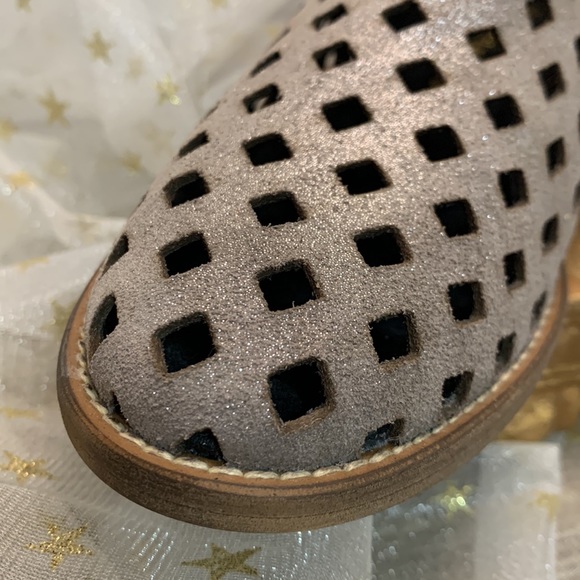 Musse & Cloud Booties - Picture 3 of 10